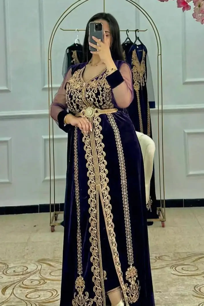 قفطان مع سروال بتطريز ذهبي